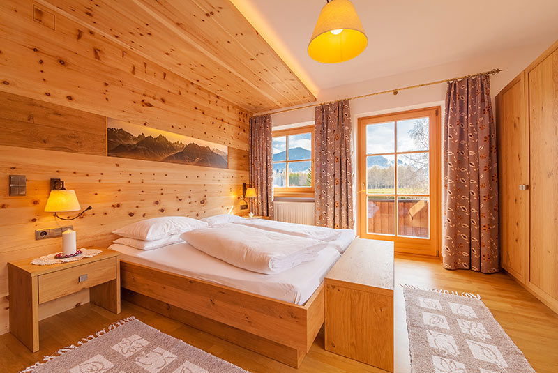 Doppelzimmer mit Aussicht - im Holzstil - Hotel Hubertushof
