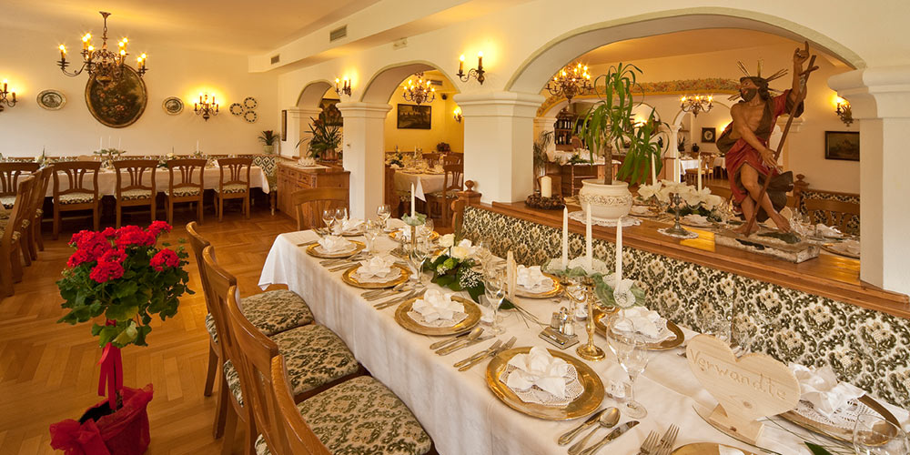 Speisesaal feierlich gedeckt - Hotel Hubertushof