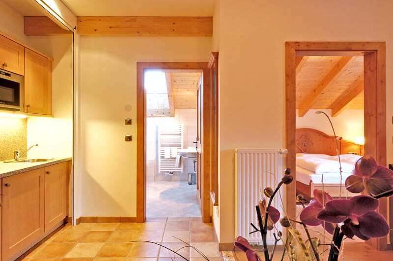 View from the corridor to the bathroom and bedroom - Holiday flat B - Hotel Hubertushof