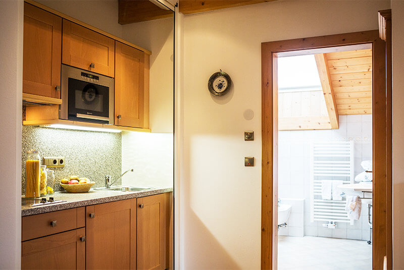 Kitchenette in front of the bathroom - holiday flat B - Hotel Hubertushof