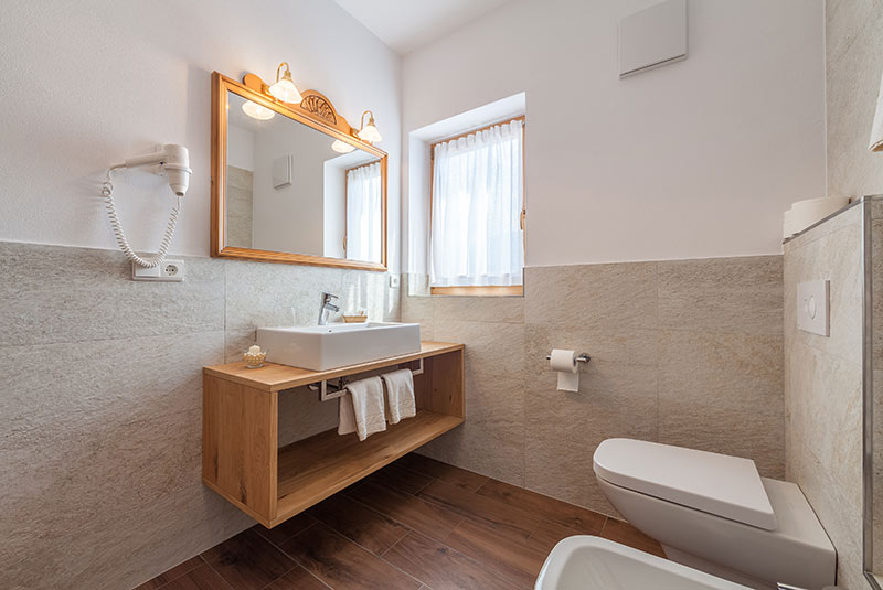 Lavabo con specchio Comfort Superior - Hotel Hubertushof